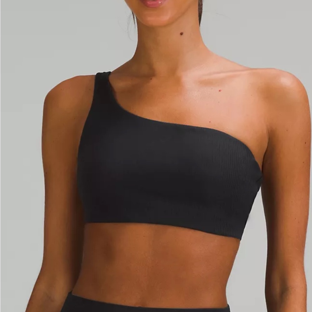 Lululemon ribbed nulu one shoulder bra. Black size 6